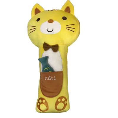 Милый желтый кот плюша с рыбами в игрушке подушки автомобиля валика кармана для сброса стресса